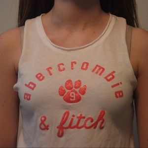 Ambercrombie And Fitch dog paw t-shirt